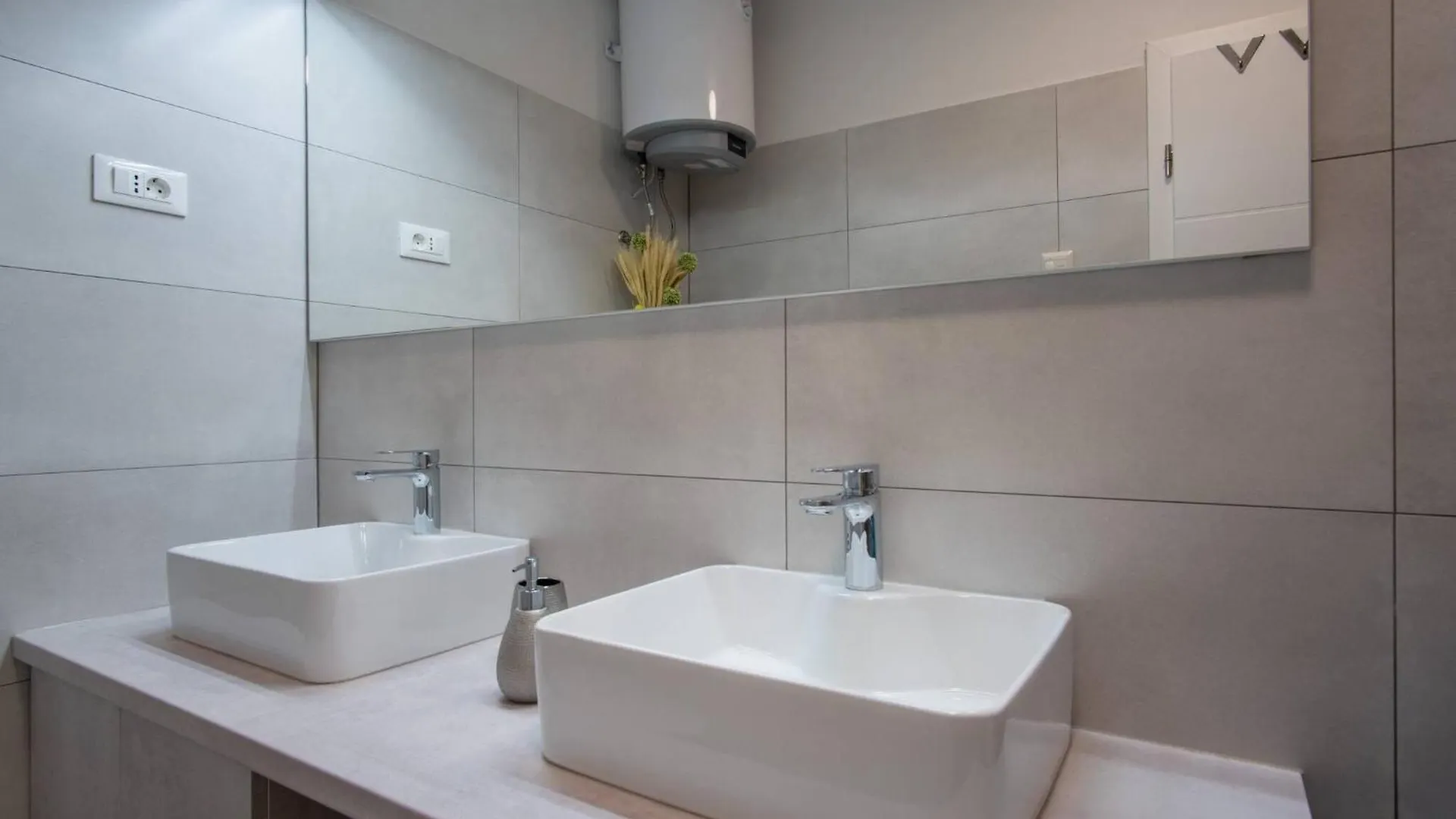 My Dalmatia - Beach House Festini With Private Jacuzzi & Sea View Košljun