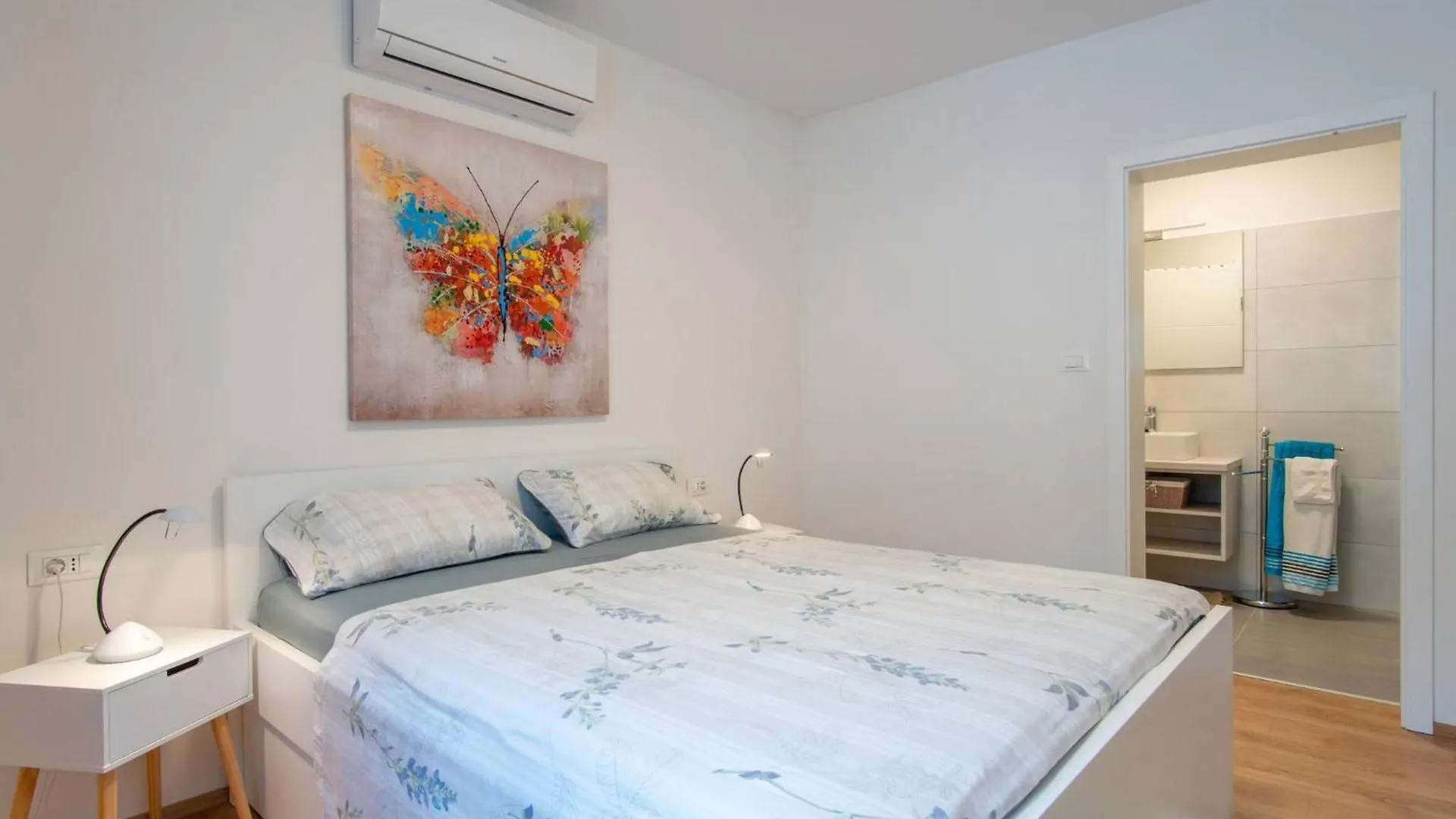 My Dalmatia - Beach House Festini With Private Jacuzzi & Sea View Košljun Casa de Férias