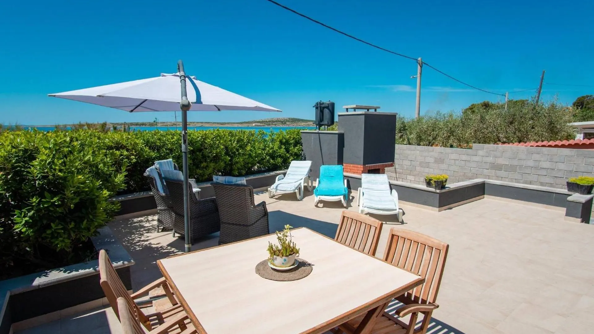 My Dalmatia - Beach House Festini With Private Jacuzzi & Sea View Košljun 0*,  Croácia