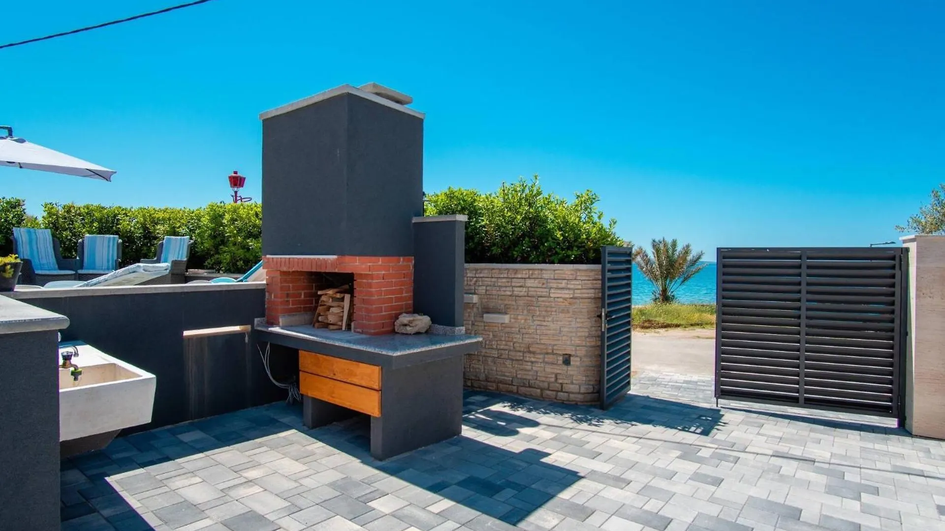 My Dalmatia - Beach House Festini With Private Jacuzzi & Sea View Košljun