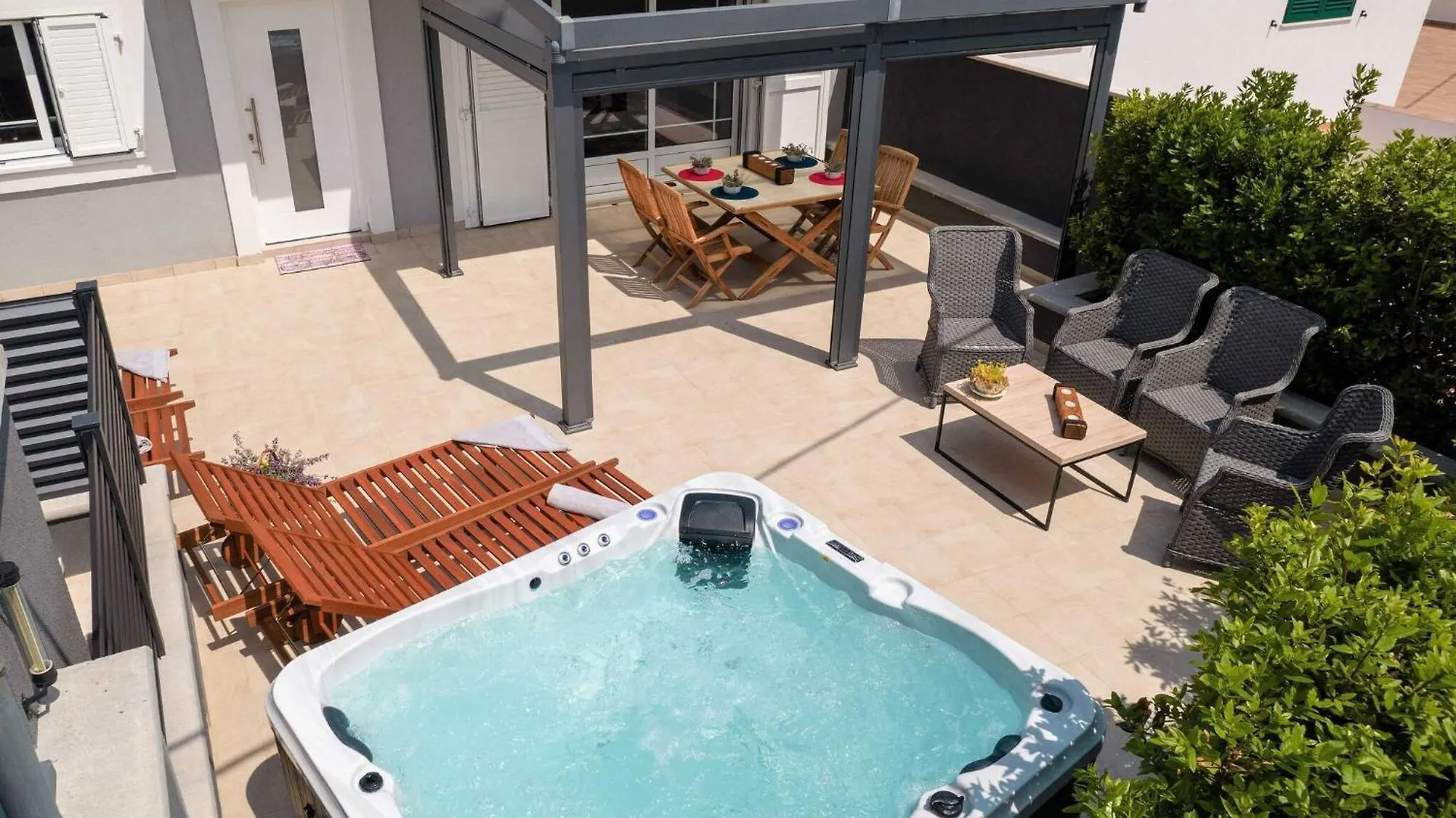 My Dalmatia - Beach House Festini With Private Jacuzzi & Sea View Košljun